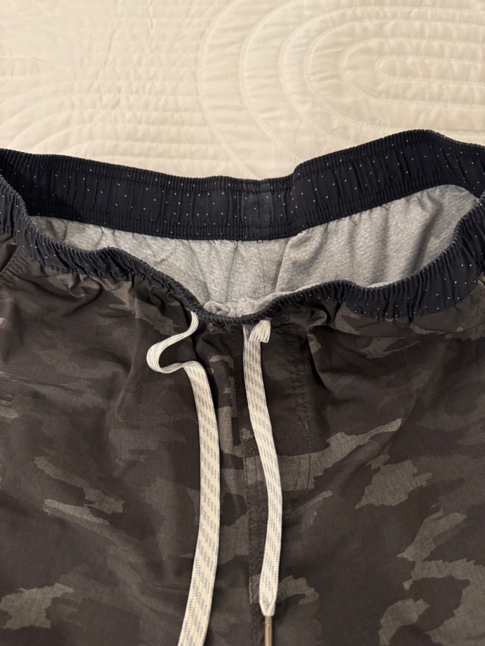 Men's Camouflage Vuori Kore Shorts - Picture 2 of 4